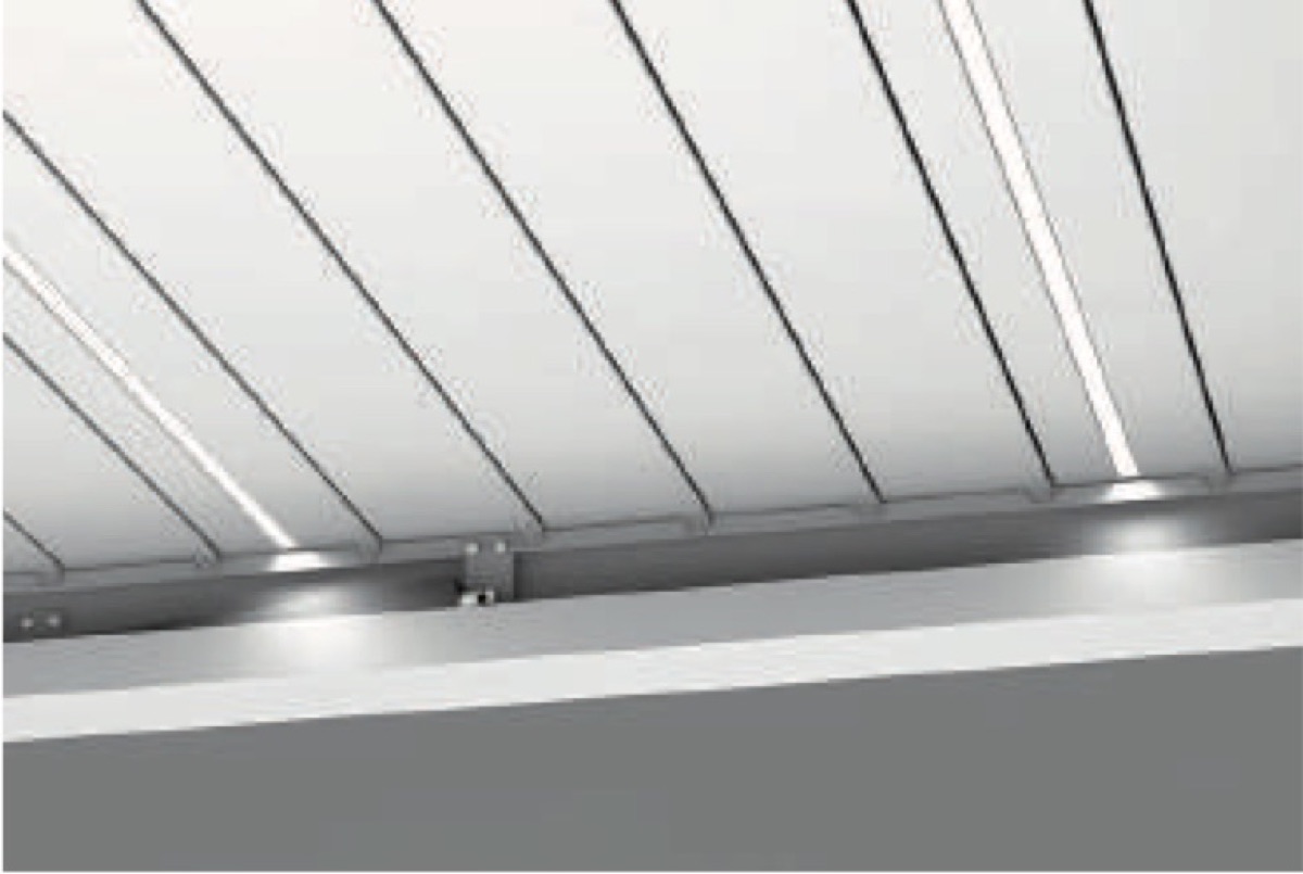 Lamas de la pérgola SEESKY-BIO vistas desde abajo, con iluminación LED integrada en las lamas (imagen del fabricante)